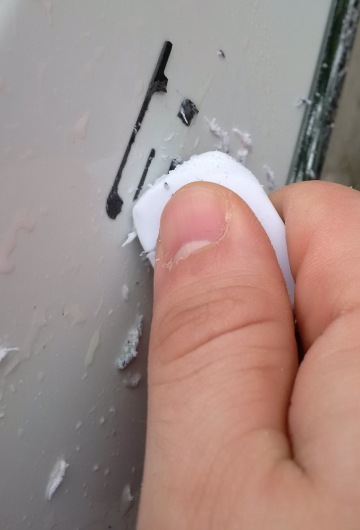 How to remove traces of adhesive tape on plastic?