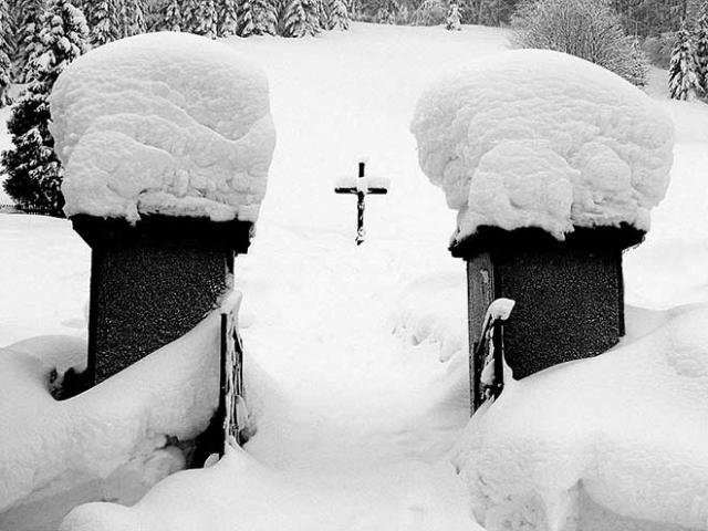 Chodia v zime na cintorín?