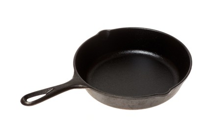 Which pancake pan is better: cast iron, aluminum or ceramic